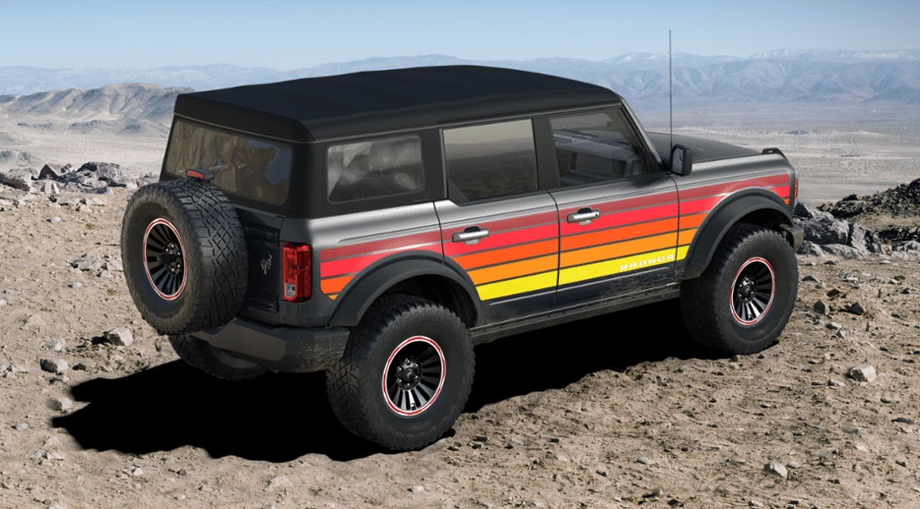Does the Bronco Big Bend's Free Wheeling Package Add Graphics?